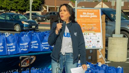 Assemblymember Rubio speaks before Turkey Giveaway 
