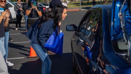 Assemblymember Rubio gives away turkey to constituent 